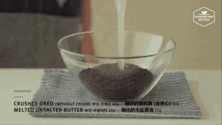 免烤草莓芝士蛋糕，紅裡透粉嫩，淡雅誘人 
