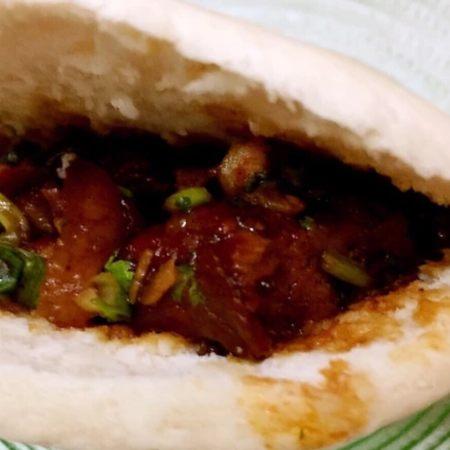 醬肘子可謂是一道傳統名菜，營養豐富，色香味俱全，酥爛香醇，色濃味厚，越吃越上癮。