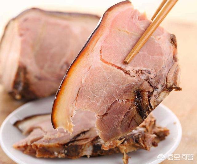 醬肘子可謂是一道傳統名菜，營養豐富，色香味俱全，酥爛香醇，色濃味厚，越吃越上癮。