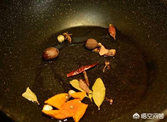 醬肘子可謂是一道傳統名菜，營養豐富，色香味俱全，酥爛香醇，色濃味厚，越吃越上癮。