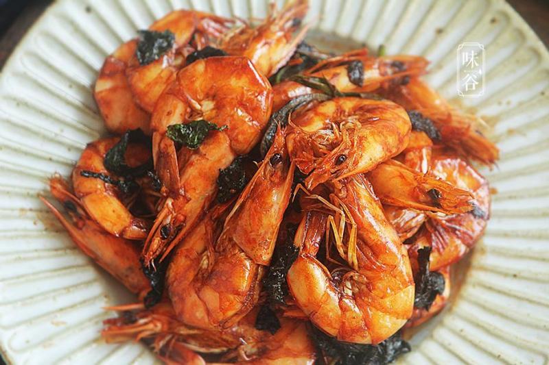 它既是野菜也是中藥材，更是美味調味品，蝦跟它在一起炒才是絕配 