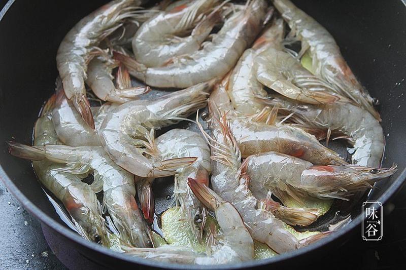 它既是野菜也是中藥材，更是美味調味品，蝦跟它在一起炒才是絕配 