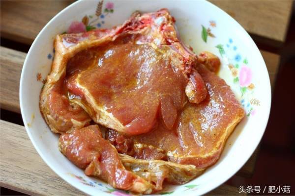 親戚「絕不外傳」的炸豬排秘訣...一次吃上五塊才過癮！再也不用花大錢吃少少的餐了！