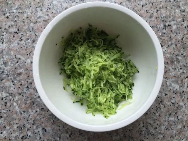  這款小清新口味的雞蛋餅，快手早餐就是它啦！ 