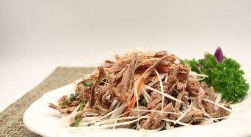 涼拌手撕牛肉怎麼做 加點醋很有必要 