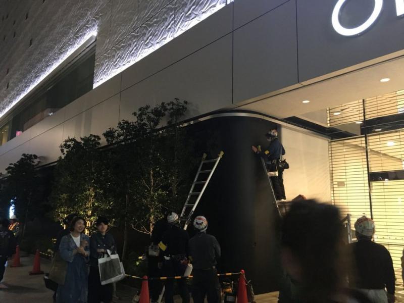 蘋果悄咪咪的開了一家「城市廣場」店，LOGO一股夜店風讓人摸!!