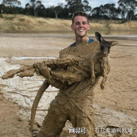 路遇落難國寶　澳少年冒險跳泥漿…小袋鼠獲救滿臉萌