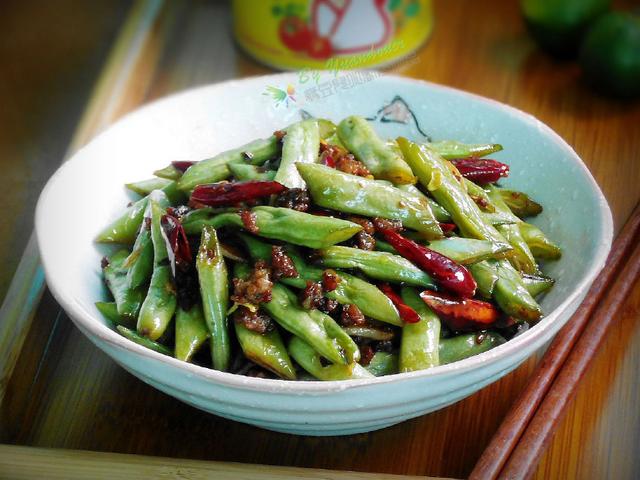 四季豆是餐桌上的家常菜，但這2種做法最易中毒，千萬要小心