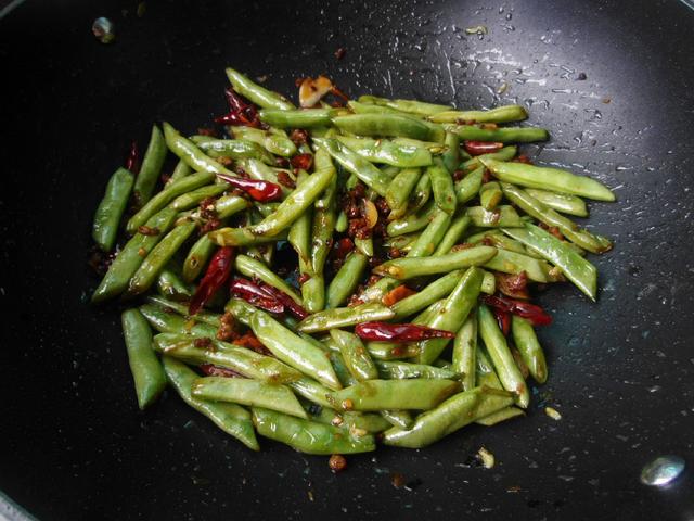 四季豆是餐桌上的家常菜，但這2種做法最易中毒，千萬要小心