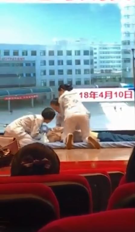 史上最暈CPR！護理妹高高 「上上下下」13秒瘋傳 網全歪：到底要看哪！(圖+影)