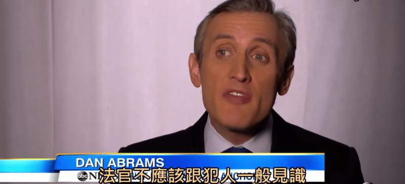 殺人犯在法庭上「對死者家屬翻白眼開口嬉笑」法官當場氣炸：「一定送妳坐電椅！」