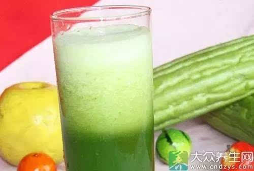 苦瓜「這樣」打汁無敵好喝！喝3天就能排毒通便，臉上痘痘跟著消光光！