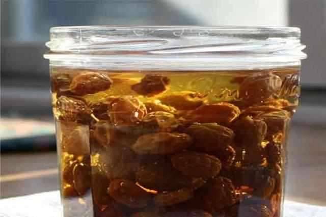 巧用葡萄乾，1周清除肝臟90％毒素，眼睛明亮，皮膚紅潤有光澤！