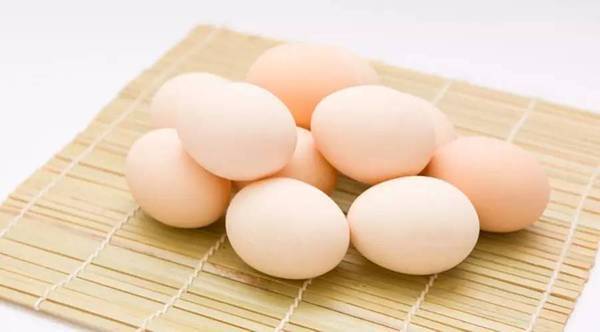 人人都吃雞蛋，卻不知道雞蛋「加一寶」，就能「甩掉老花眼」！這樣吃效果更佳！
