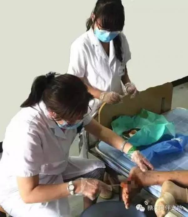 注意！他患「糖尿病」20多年，定期到醫院打胰島素，腳還是發黑腐爛！原因竟然是?!天啊！一定要分享出去！