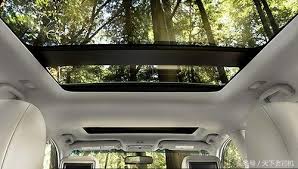 你知道「汽車天窗」的神奇功用嗎？單純「擺著好看」真的是太暴殄天物了！