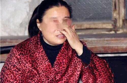 我幫女兒照顧外孫，女婿做好飯總讓我先吃，一次盛飯時「掀開鍋蓋」我忍不住落淚...