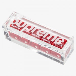 特別企劃 │ 裝一箱直接登機飛出國吧！在與 RIMOWA 聯名行李箱釋出前，Supreme 早就幫你備好一整套登機小物！