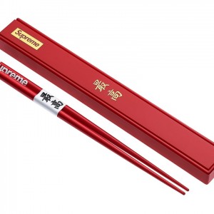 特別企劃 │ 裝一箱直接登機飛出國吧！在與 RIMOWA 聯名行李箱釋出前，Supreme 早就幫你備好一整套登機小物！