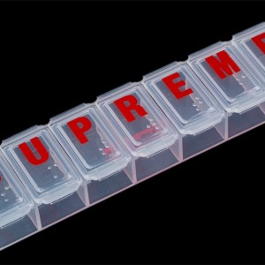 特別企劃 │ 裝一箱直接登機飛出國吧！在與 RIMOWA 聯名行李箱釋出前，Supreme 早就幫你備好一整套登機小物！