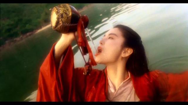 林青霞和女兒罕見同框，浪費好基因，網友：母女顏值對比一言難盡！
