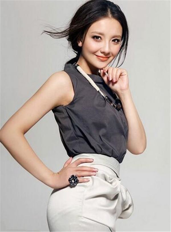 當年《婉君》中的小少爺，如今身家數億，還娶了甄嬛傳中的她