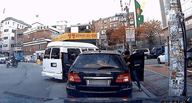 行車紀錄器直擊「黑道攔車暴行」！ 看到最後「真相」讓人超級無言！（圖+影）