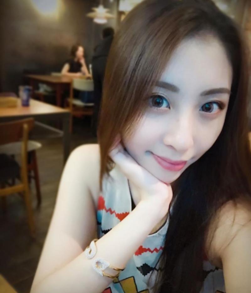 「餐廳隔壁座正妹」太吸睛！高顏值讓人戀愛了