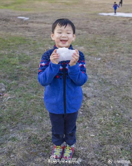 宋家三胞胎跟媽媽去法國 三胞胎近照曝光 民國長大了！