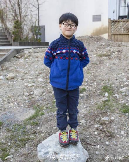 宋家三胞胎跟媽媽去法國 三胞胎近照曝光 民國長大了！