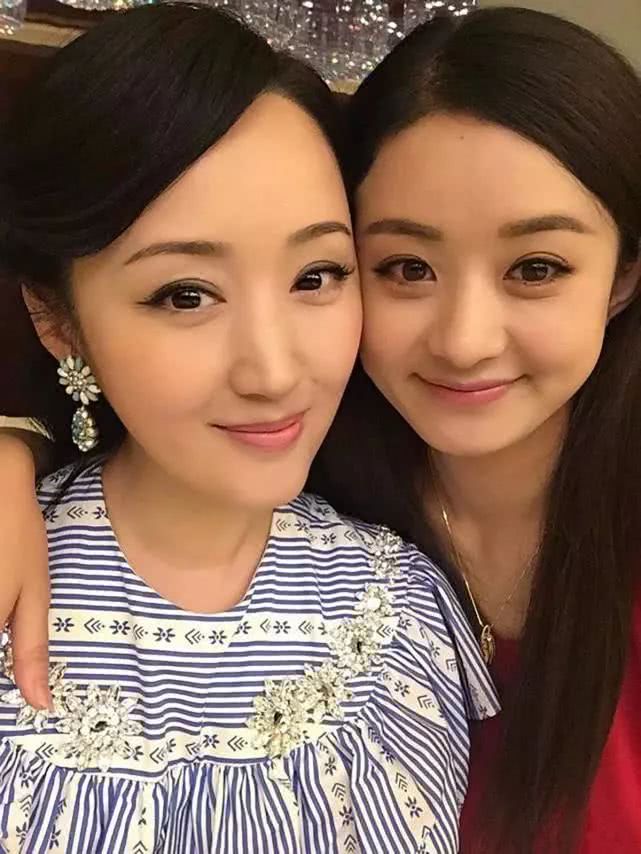 她與鄧麗君合稱「甜美歌后」，為7個男人打胎4次，追她的男人為她撞爆30多輛寶馬，如今她卻活成最美模樣！