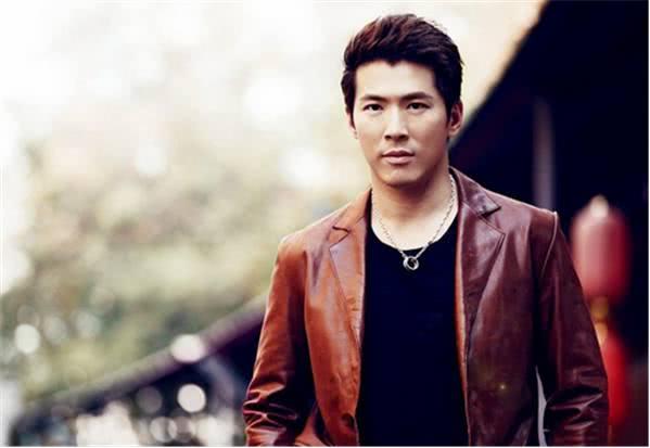 本土劇男星黃少祺「秘婚女星」藏4年才曝光，當年「為了妻子隱瞞」他坦言：心裡很掙扎