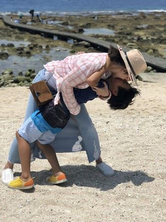 王仁甫女兒12歲長成女神穿短褲秀模特逆天長腿