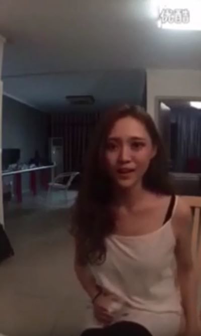 正妹深夜拍片 卻隱約覺得後方怪怪！鏡頭拍下「超可怕一幕」...嚇到狂罵髒話