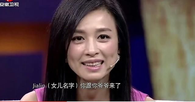 張庭送孩子上學，老公竟被老師當成女兒爺爺！張庭反應絕了！