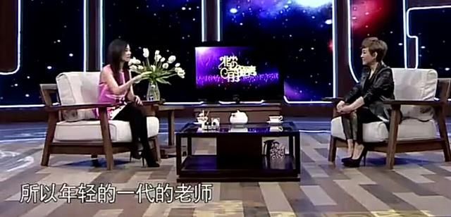 張庭送孩子上學，老公竟被老師當成女兒爺爺！張庭反應絕了！
