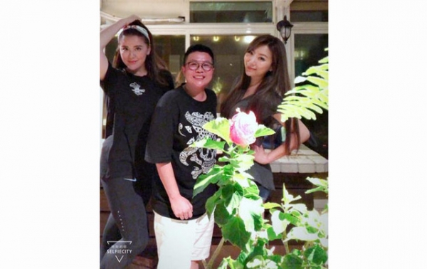小禎暴瘦「秀出水蛇腰」現身姊妹聚會！結果網友焦點「全放在佩甄臉上」：天啊大走鍾！