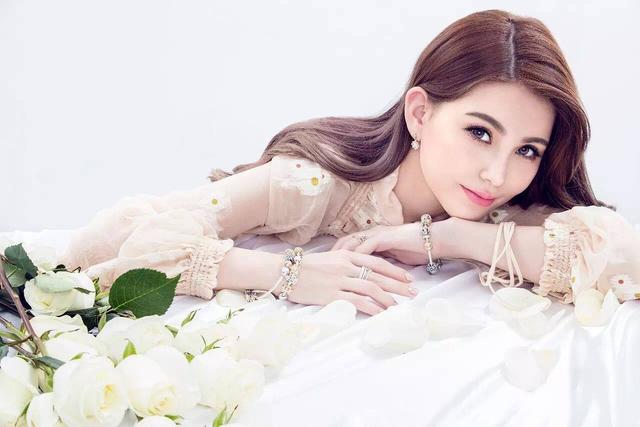 娛樂圈裡這幾位女星都是混血，楊穎顏值最低，第一身家上億！