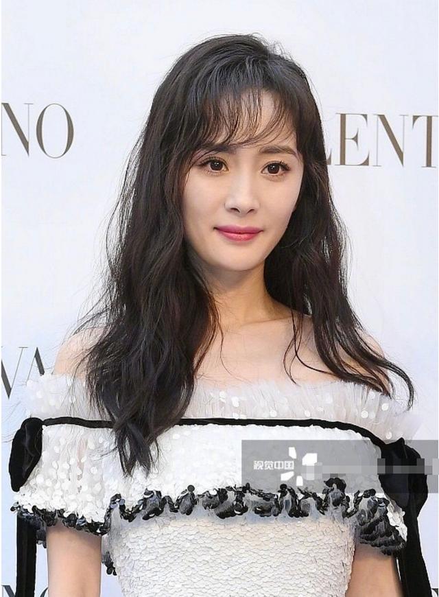 17歲楊冪和21歲孫儷合照曝光超驚艷，扎雙馬尾簡直就是仙女下凡啊