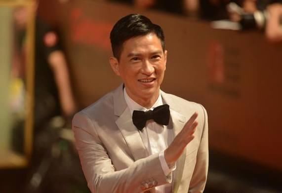 給周星馳舔鞋，王晶罵他爛泥扶不上牆，終成周潤發羨慕他拍一部電影就能拿七個影帝！
