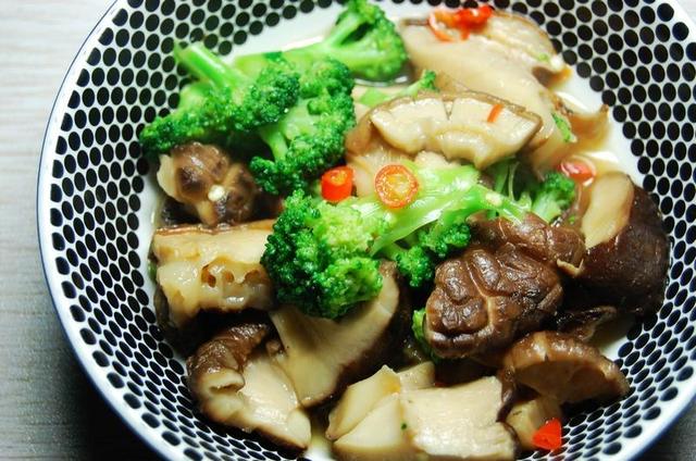 25道簡單好做的素食菜譜大全，營養又健康，減肥達人快收藏了！