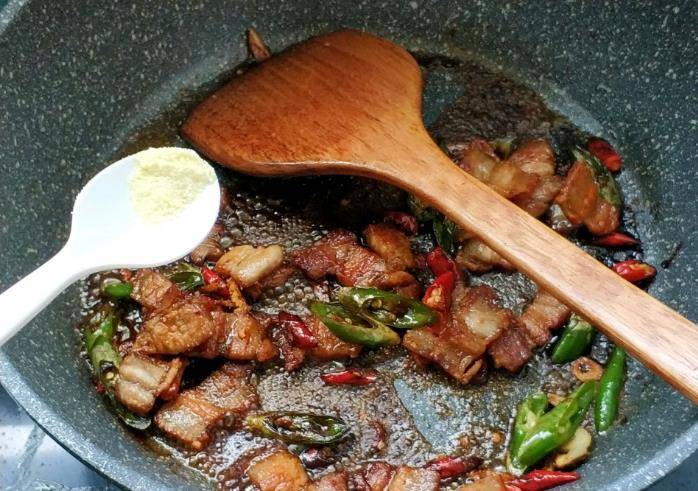 好吃美味的家常小炒肉的做法