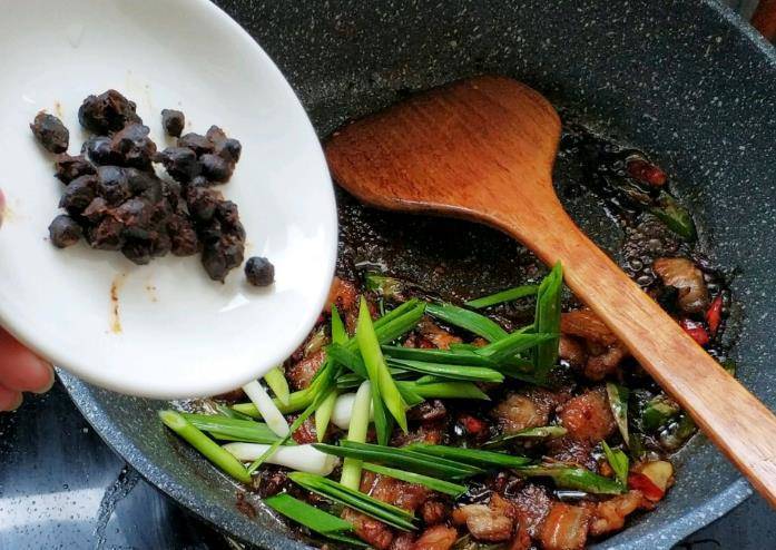 好吃美味的家常小炒肉的做法