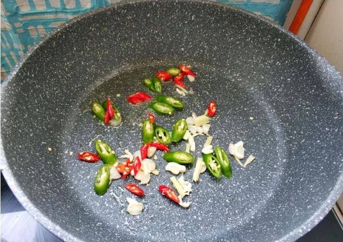 好吃美味的家常小炒肉的做法