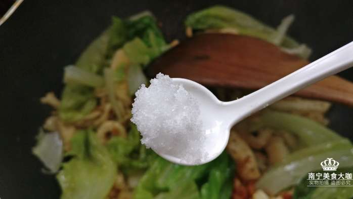 這道家常菜雖沒放肉, 可比肉還好吃, 吃上一盤, 刮油吃飽兩不誤!