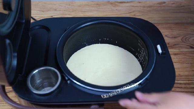 用這個方法做蛋糕一次就成功，而且做好的蛋糕不塌不裂組織均勻