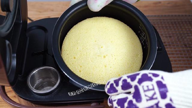 用這個方法做蛋糕一次就成功，而且做好的蛋糕不塌不裂組織均勻