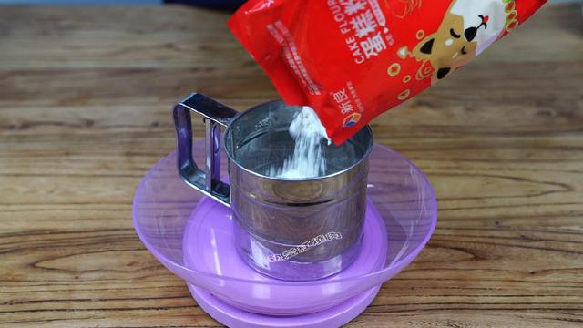 用這個方法做蛋糕一次就成功，而且做好的蛋糕不塌不裂組織均勻