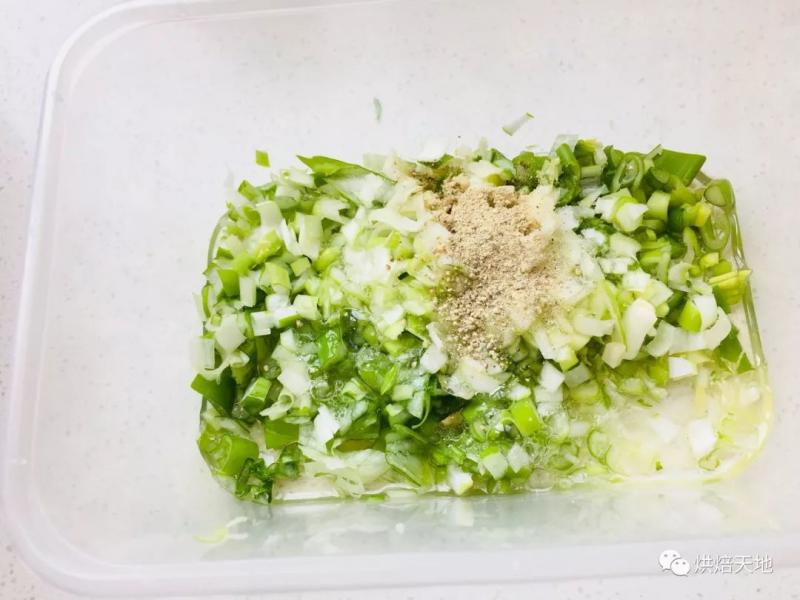 熒幕擋不住的好滋味！松軟可口的青蔥軟麵包