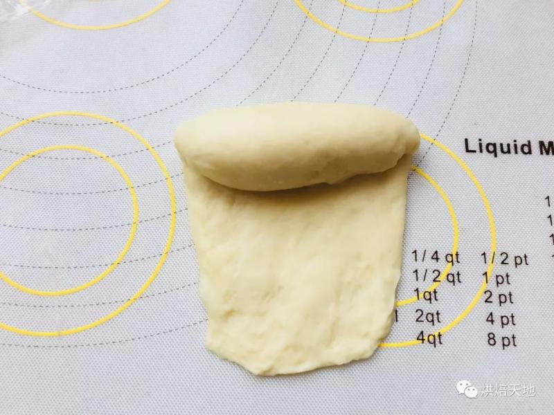 熒幕擋不住的好滋味！松軟可口的青蔥軟麵包